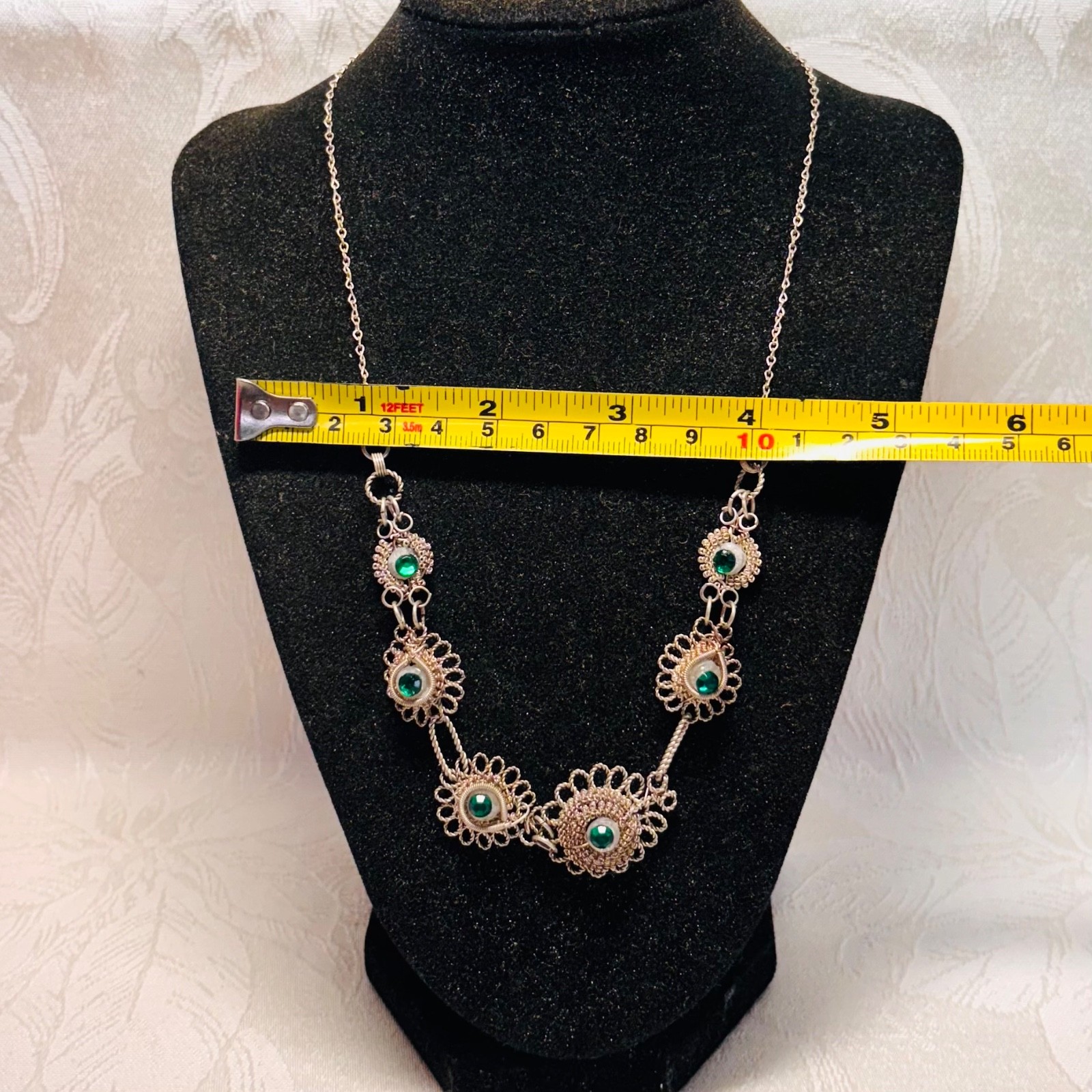 NECKLACE vintage green glass faux gem silvertone metal filagree hook clasp 20″