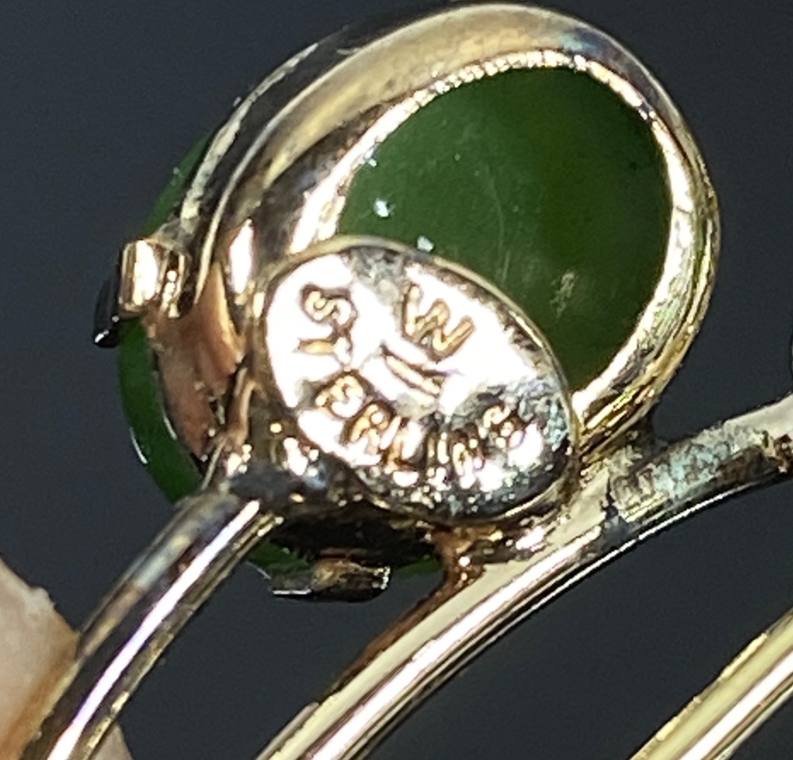 STERLING SILVER GOLD WASH Nephrite Jade Flower Pin Brooch “W” Mark 3.8g