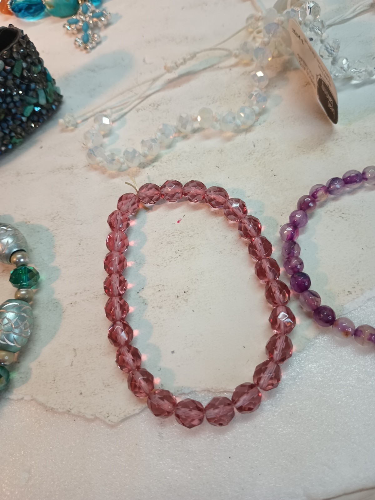 (1) Pre-owned Vintage Amazing 22 Costume Jewelry Pieces Not Sure If Some Might
