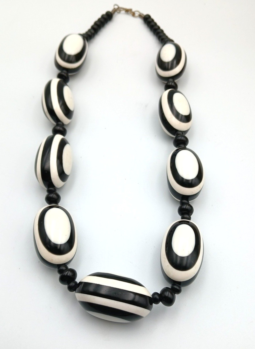 Vintage 60’s MOD Art Deco Black & White Chunky Bead Necklace 26″