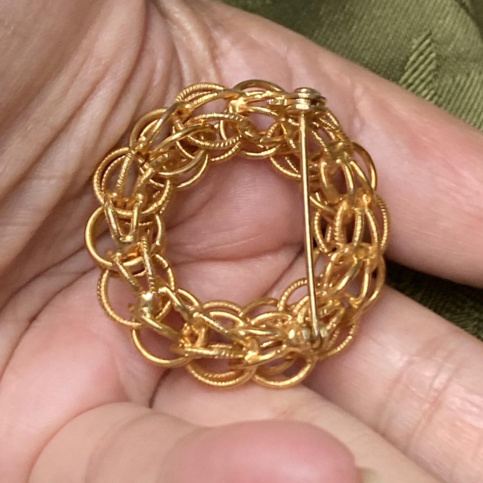 GOLD TONE ABSTRACT VINTAGE METAL BROOCH ROUND CIRCLE