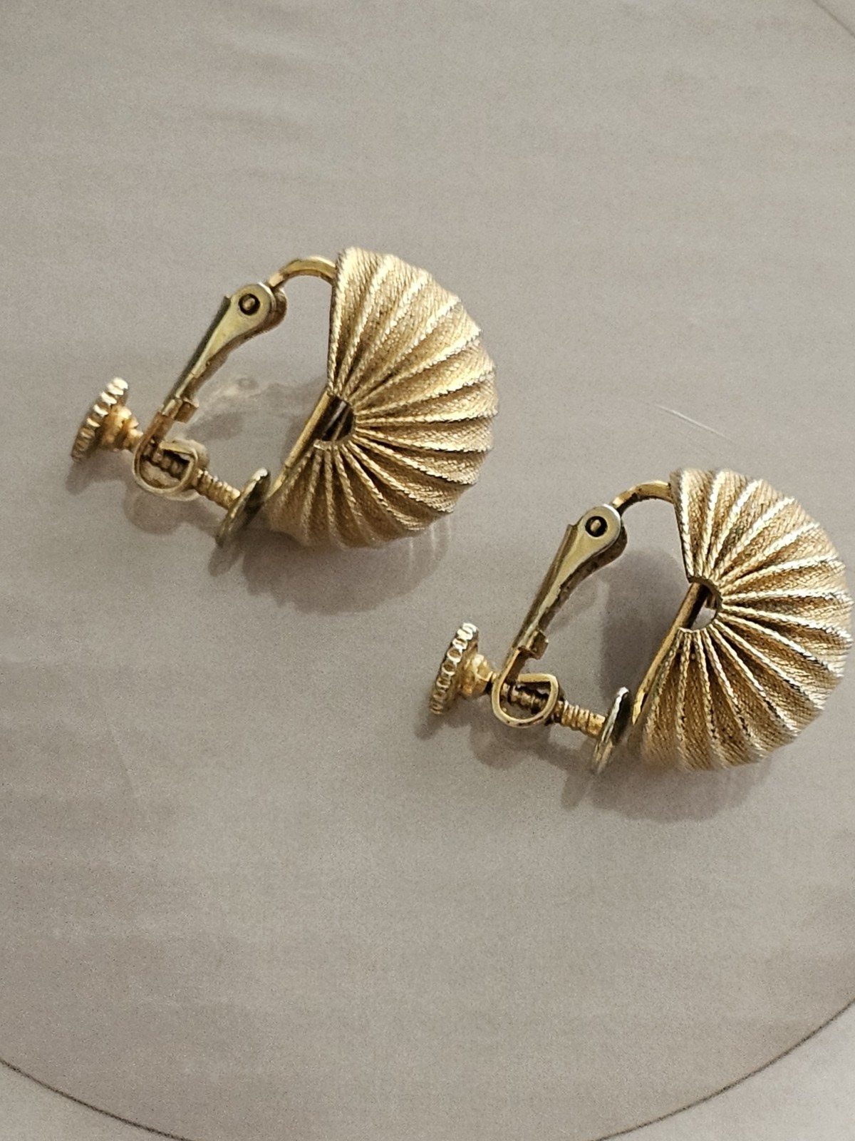 Vintage Adjustable Clip On Earrings In Vendome Armadilla Style. Gold Tone. 1950s