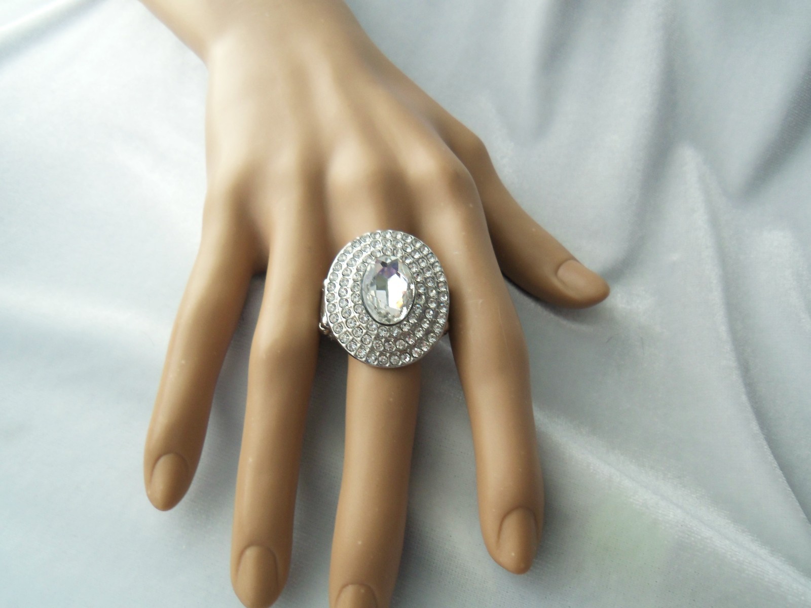 Vintage Large Center Stone Pave Crystal Rhinestone Silvertone Stretch Band Ring