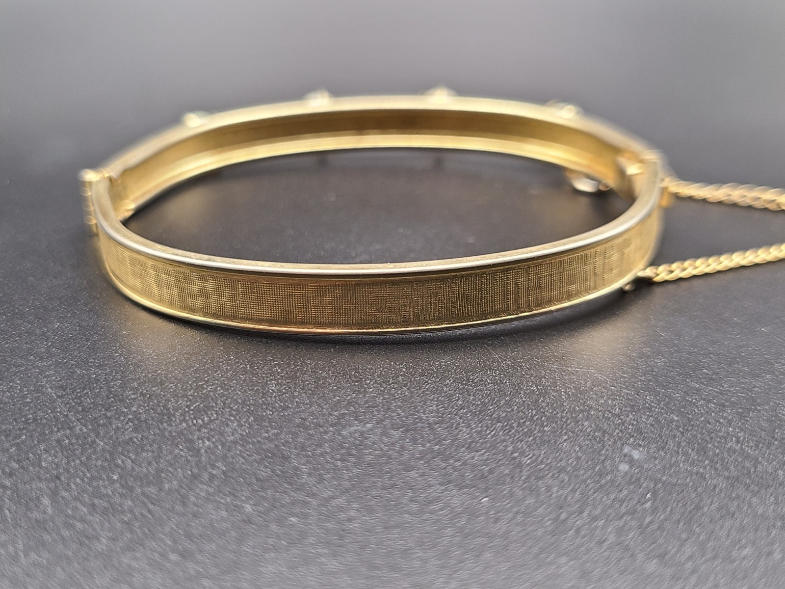 Vintage Gold Tone Faux Pearl Bangle Bracelet Safety Chain 17cm