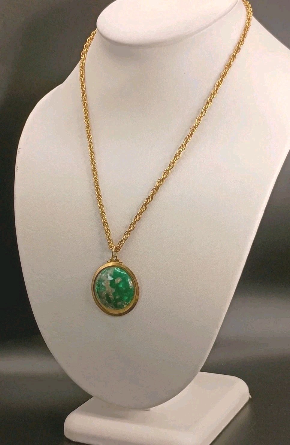 Vintage Foil Glass Pendant Necklace Green Aventurine Flake Gold Tone 19″