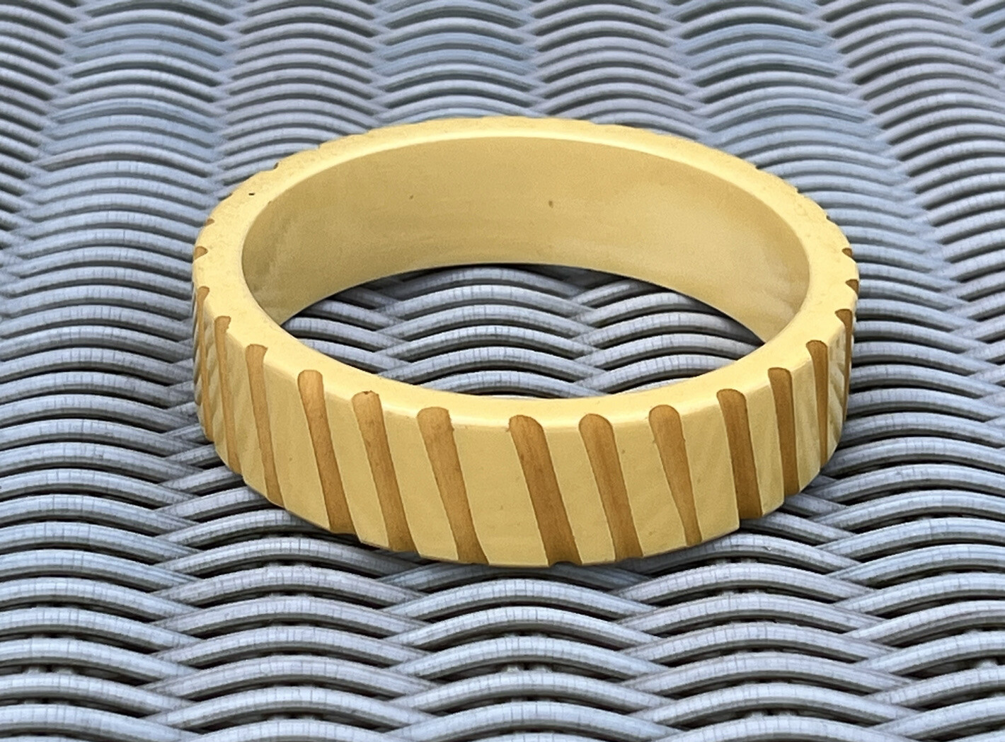 Vintage Carved Light Yellow Bakelite 19mm Wide Bangle Bracelet Tested 7 3/4″