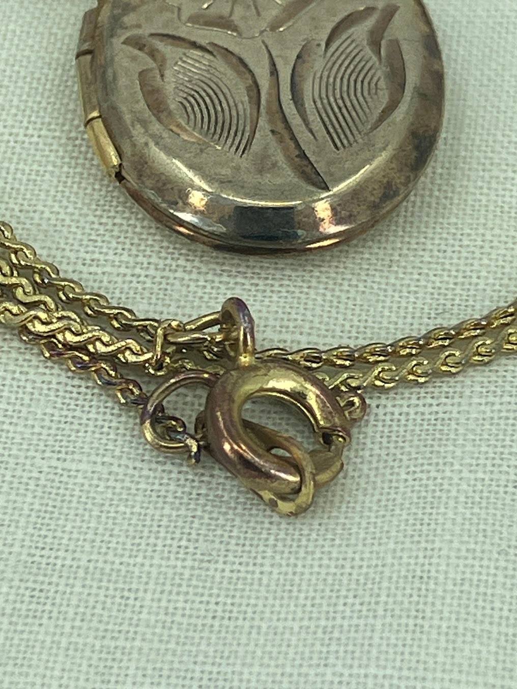 Vintage Locket Pendant Necklace Sterling Silver Vermeil Etched Flower 4g READ