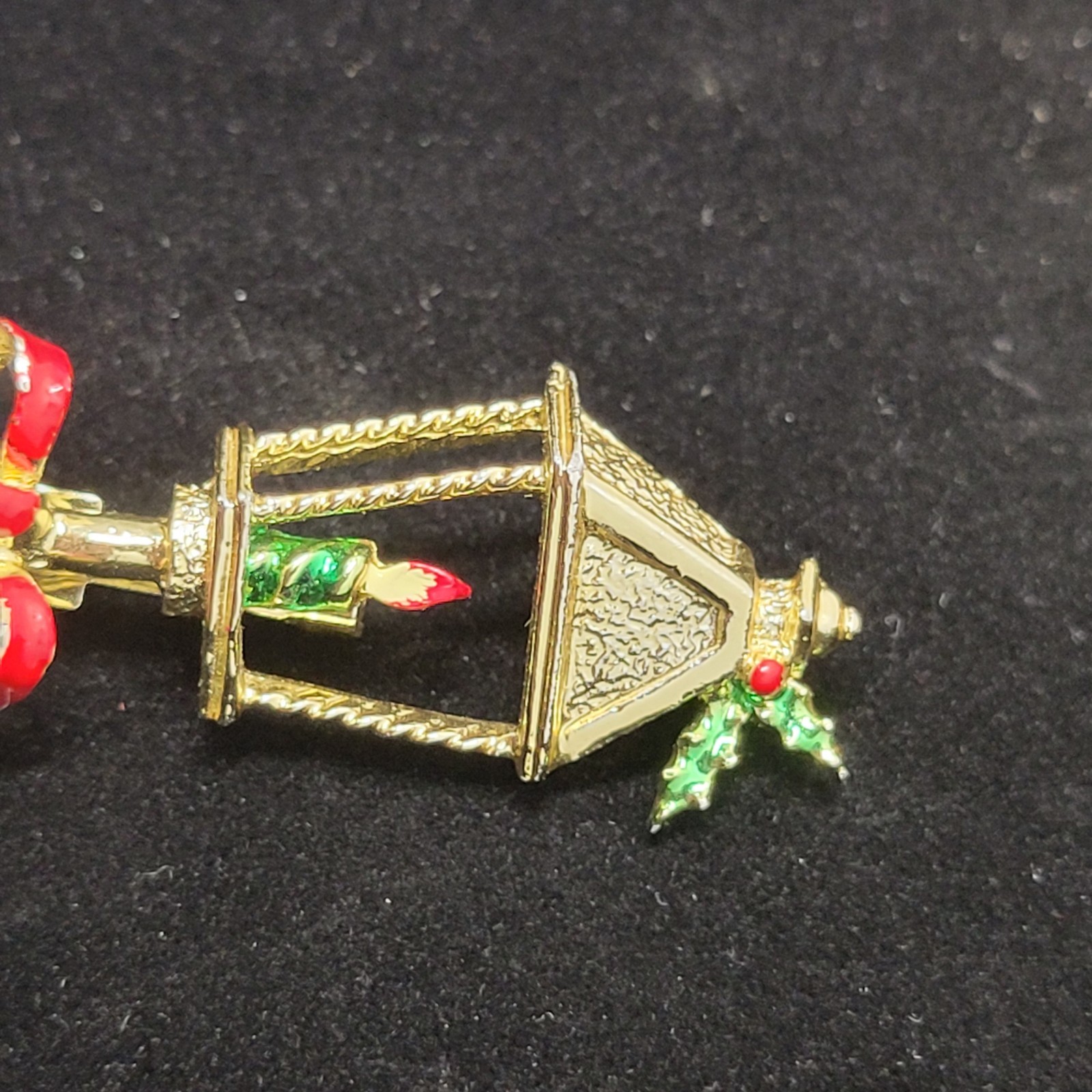 Vintage Gerrys Gold Tone Street Lamp Post Pin Brooch Christmas Holiday Candle