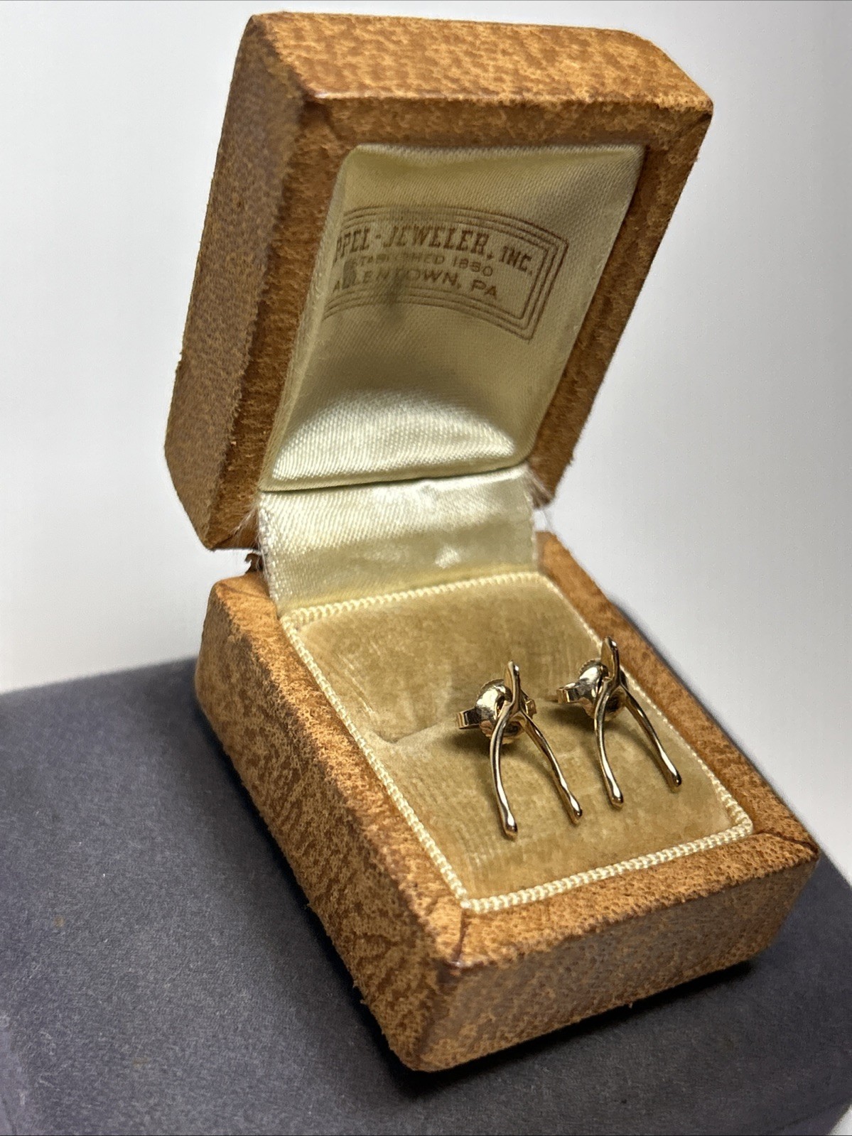 Vintage BDA Budlong Docherty Armstrong 10k Yellow Gold Wishbone Stud Earrings