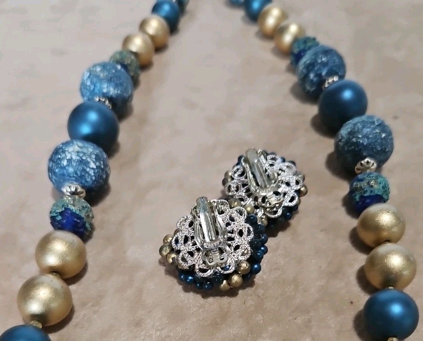 VINTAGE BEADED 14.5″ NECKLACE IN BLUES AND GOLD WITH MATCHING CLIP EARRINGS