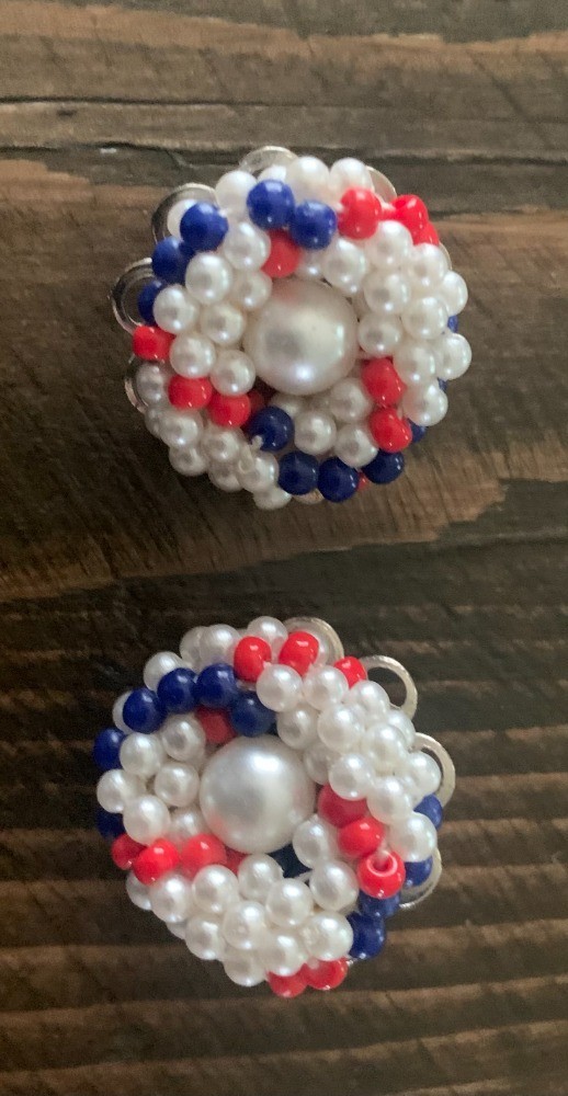 Vintage Necklace and Clip-on Earring set – red, white, blue – Beaded