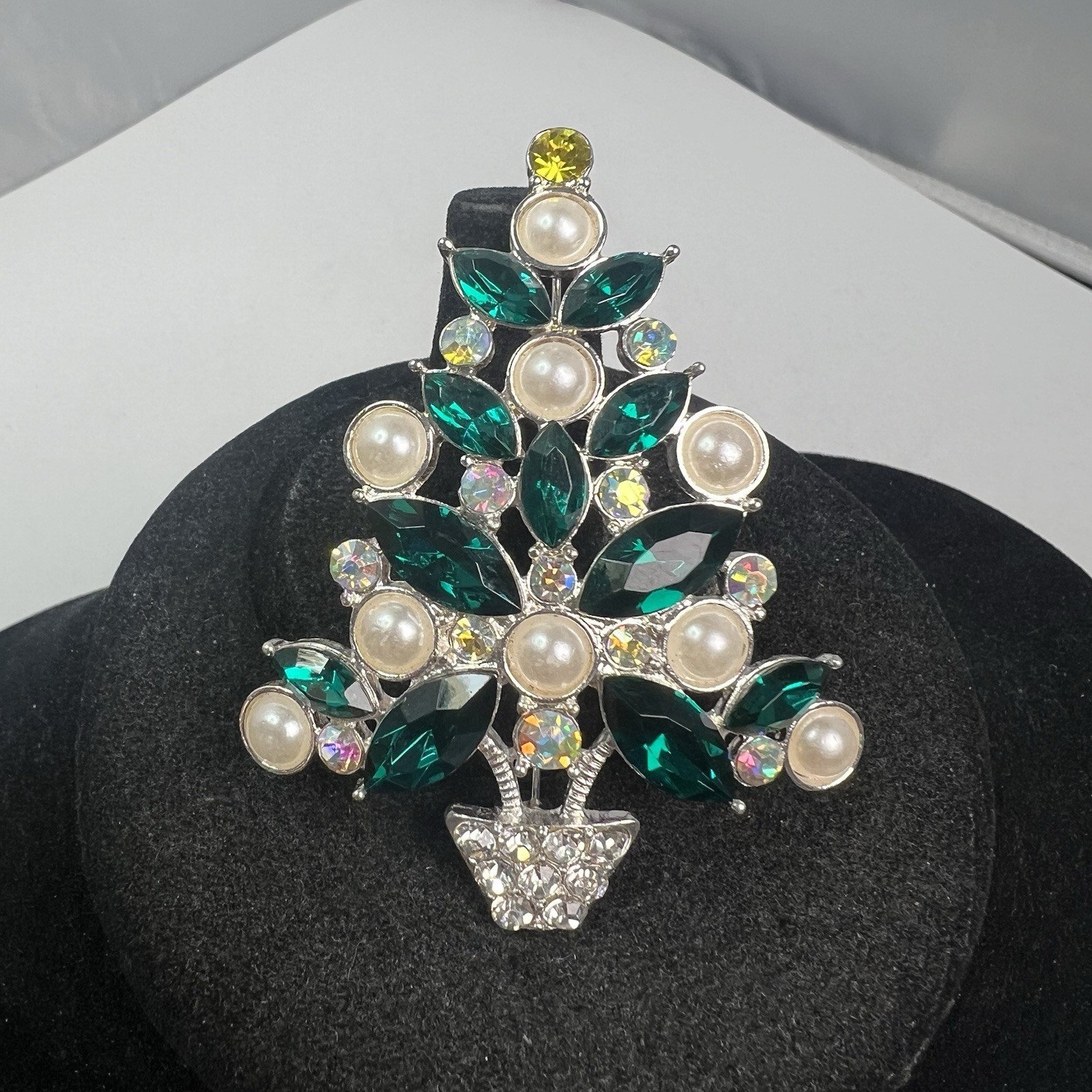 AVON 2011 Collectable Green and AB Rhinestone Faux Pearl Christmas Tree Brooch