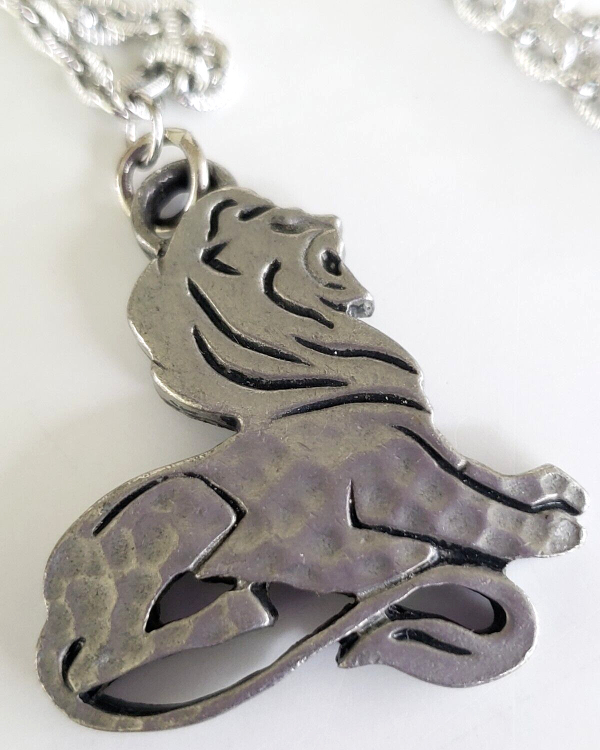 Vintage Leo Lion Zodiac Pewter Pendant Necklace 20″ Silver Tone Aluminum Chain
