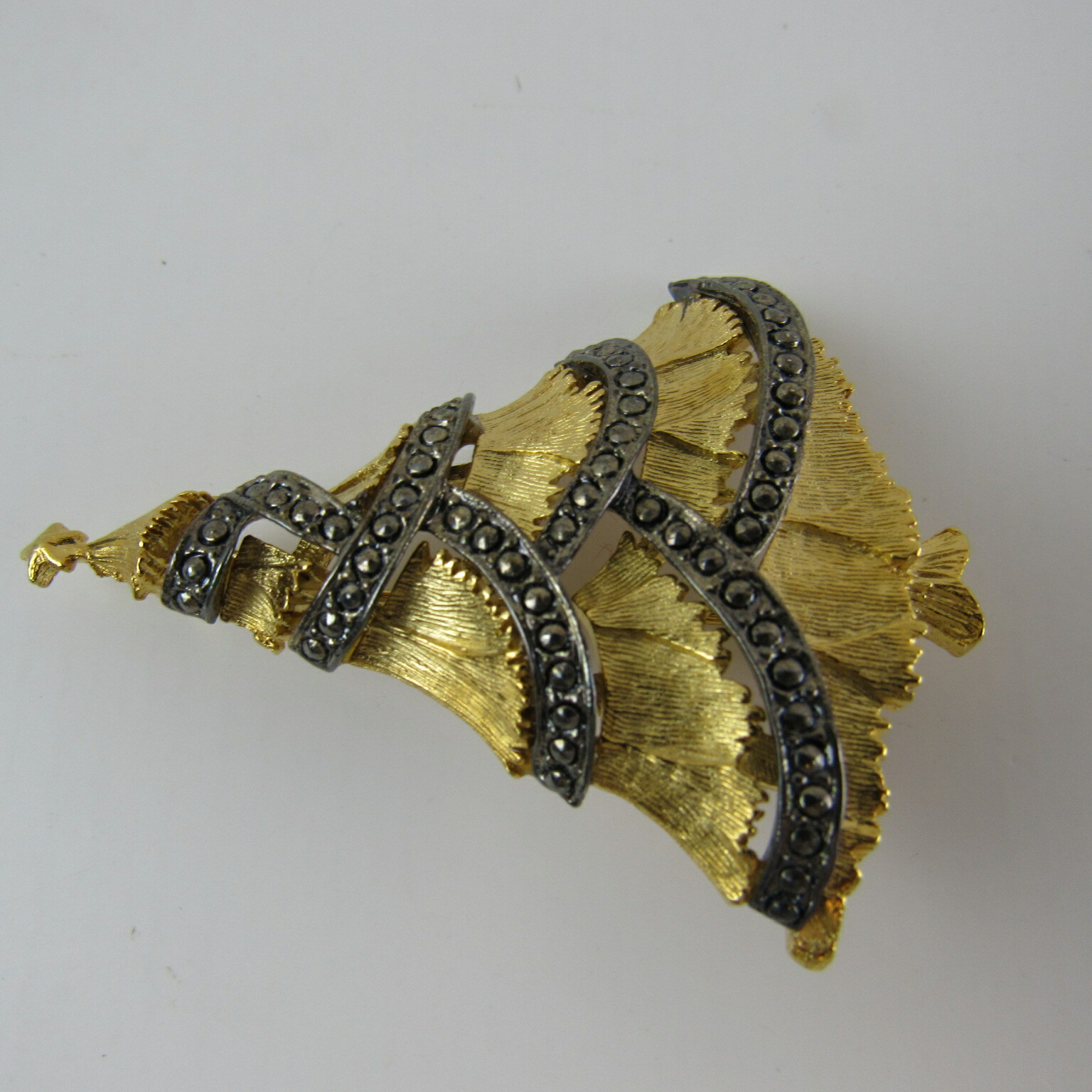 Vintage Christmas Tree Brooch Unsigned Beauty Collectible Jewelry Gift Keepsake