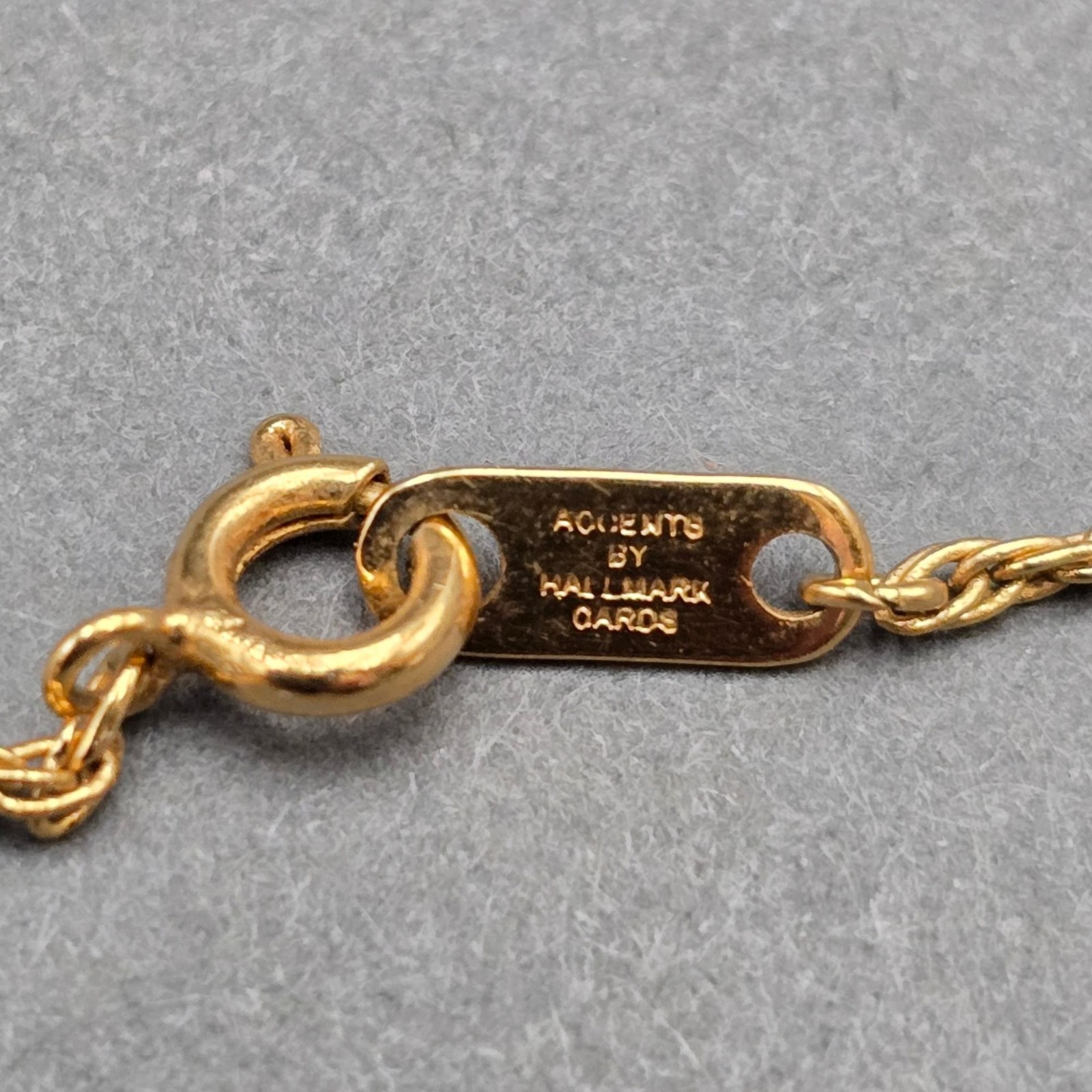 Vintage Hallmark Cards Locket Pendant Necklace 18″ Gold Tone Rope Chain