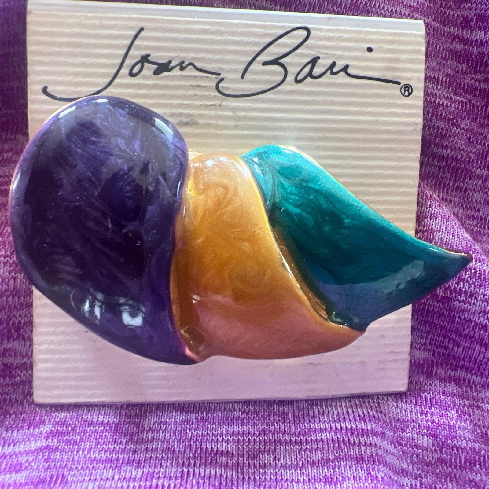 VINTAGE JOAN BARI GOLD TONE PURPLE CREAM GREEN ENAMEL BROOCH