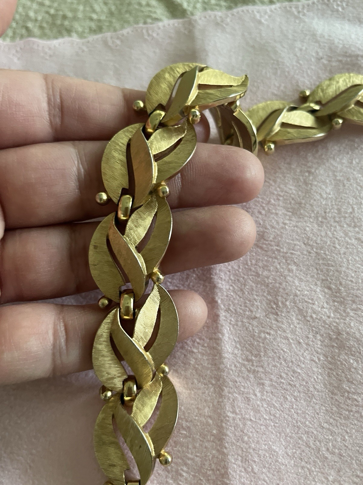 Vintage Trifari Bracelet Gold Tone Leaf Link 7.25 In