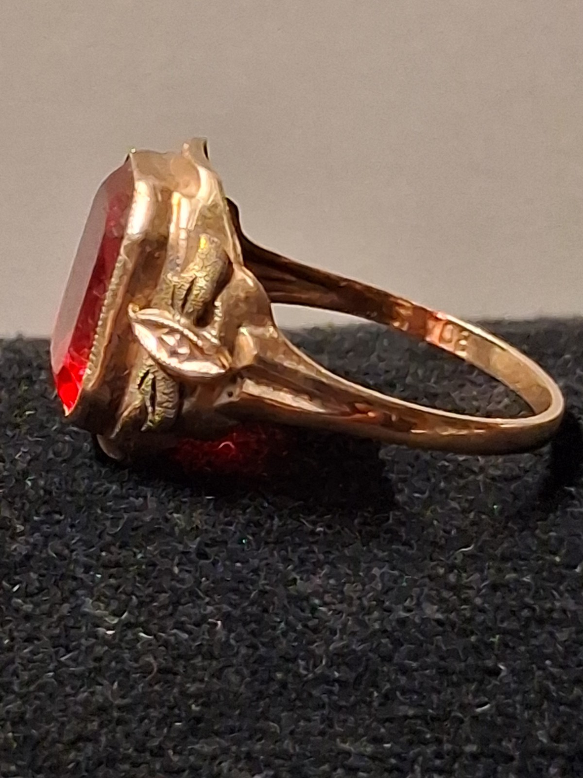 BDA Art Deco 10k Yellow Gold Ring With Red Stone From The 1940s Size 6