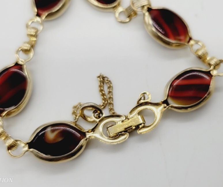 Vintage Sarah Coventry Gold tone Cabochon Red Tiger’s Eye Bracelet 7.25 in