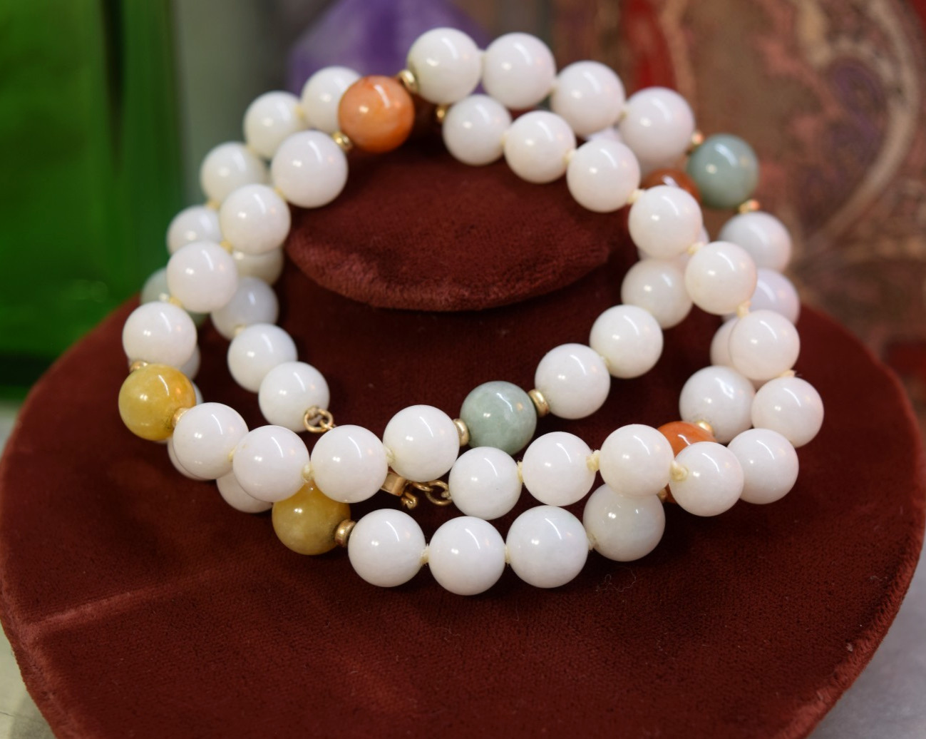 Vintage 14K Gold Red White & Green 9 mm – 10 mm Jade Bead Necklace 27″