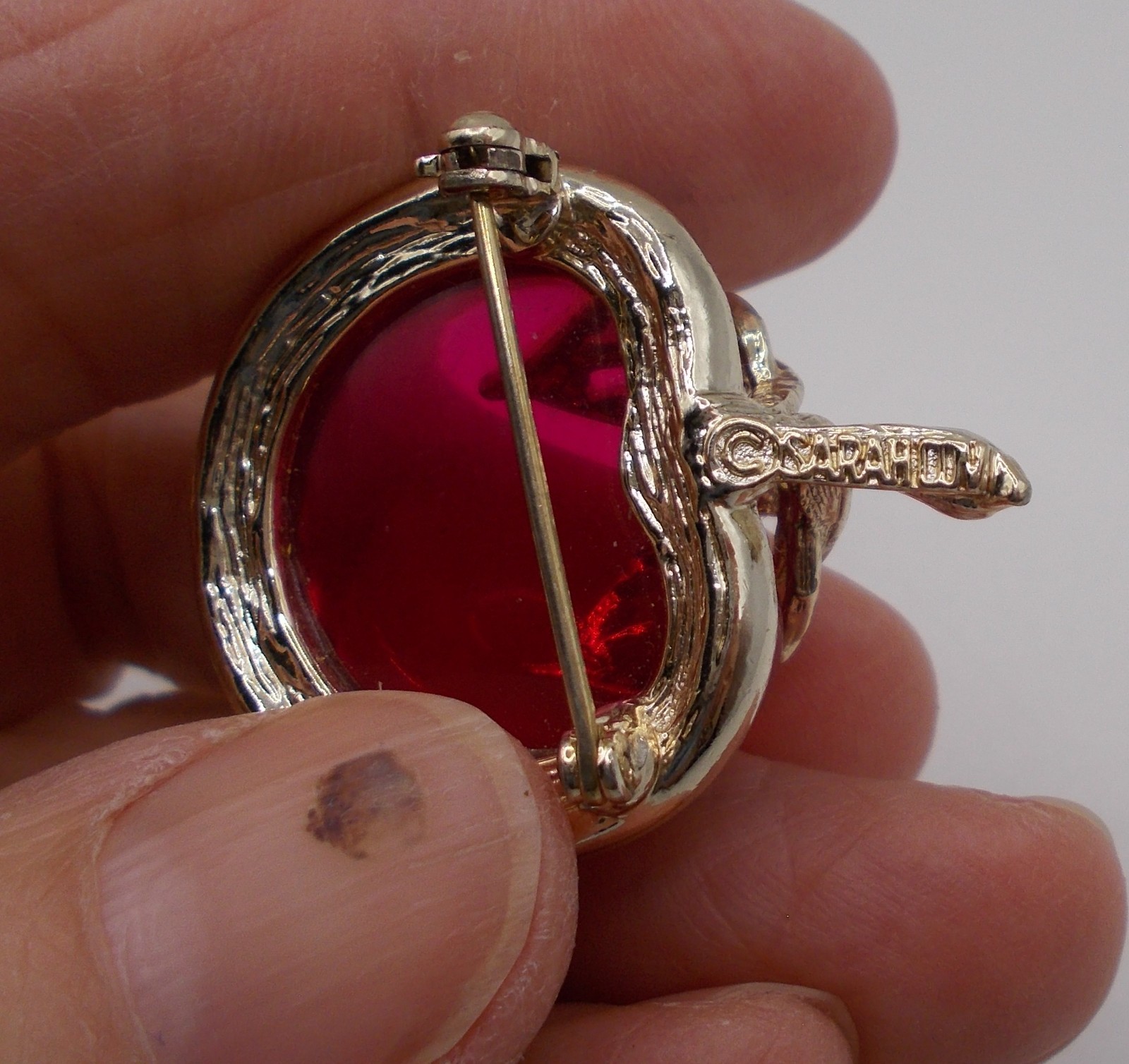 Vintage Sarah Coventry Jelly Belly Lucite Red Fuchsia Goldtone Apple Pin Brooch