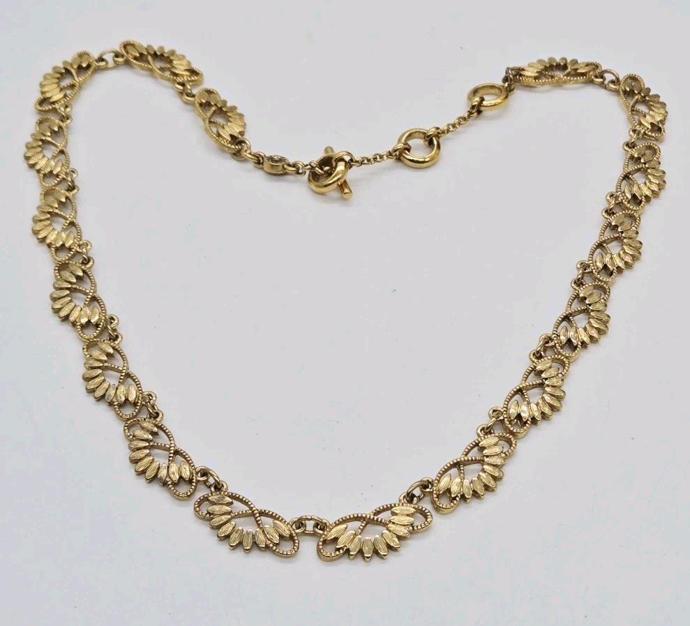 Monet Necklace Filigree Lacy Chain Gold Tone Vintage Toggle Vintage 80’s 17.5 in