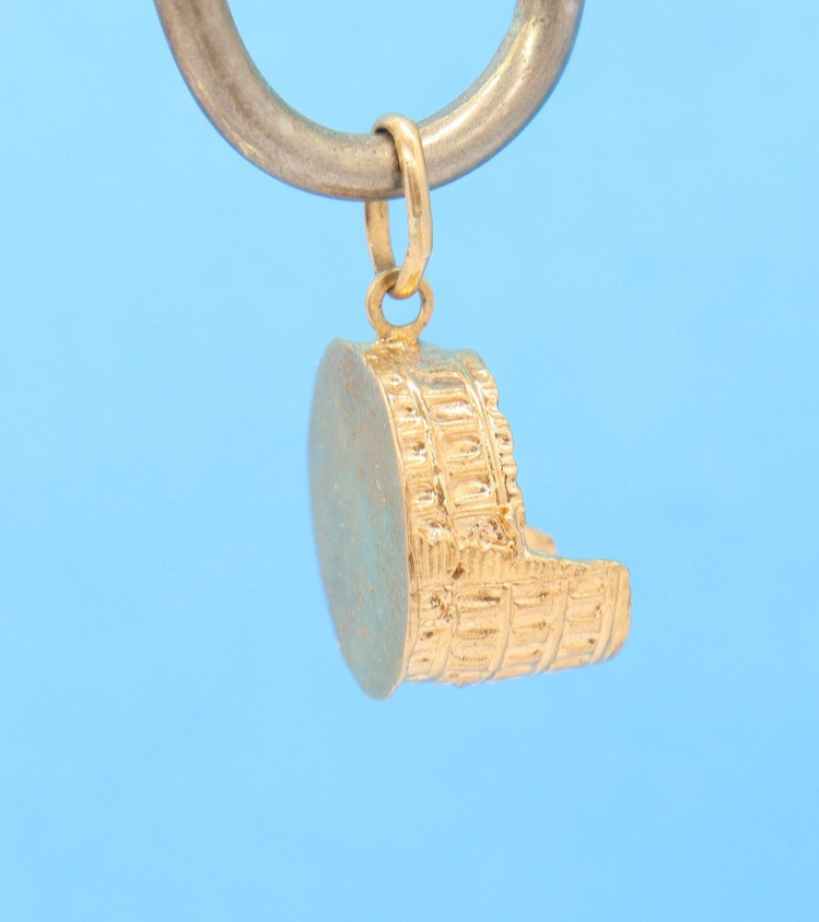 Vintage 18k Yellow Gold Roman Colosseum 3/4″ Pendant Charm