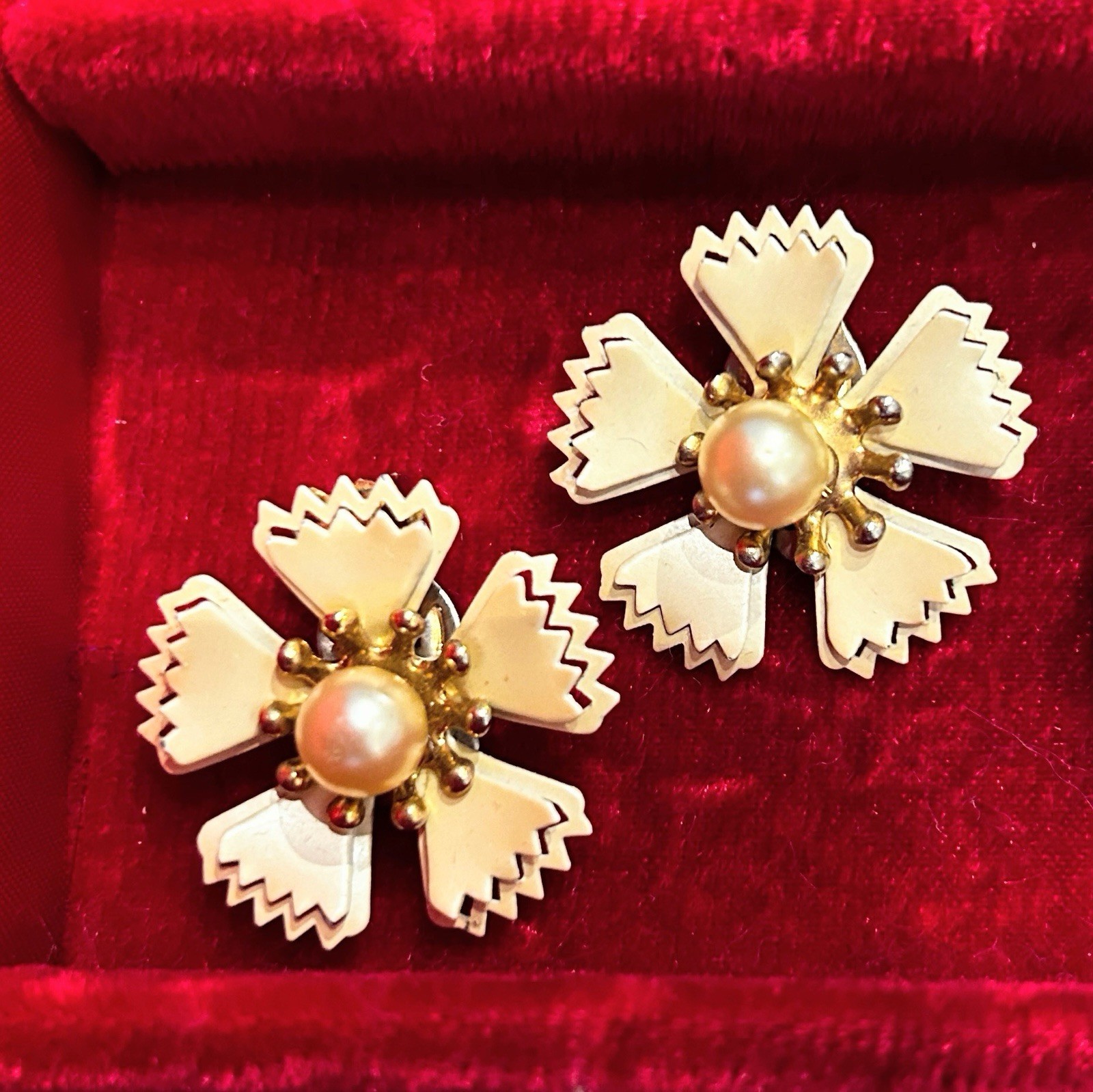 Metal Enamel Coro Flower Pearl Brooch with 2 Pair Clip Earrings Pink & Yellow
