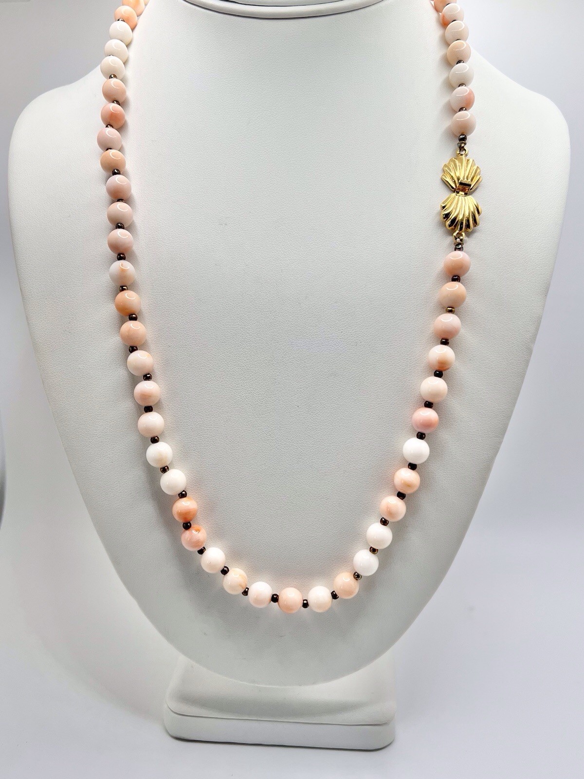 Vintage Faux Coral Beaded Necklace Gold Tone Shell Clasp DOTTY SMITH 24”