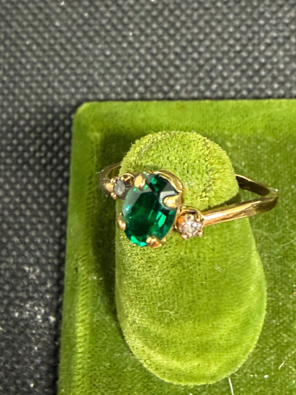 Vintage Simulated Emerald Stamped 18k HGE Ring Size 7 May Birth Stone Green