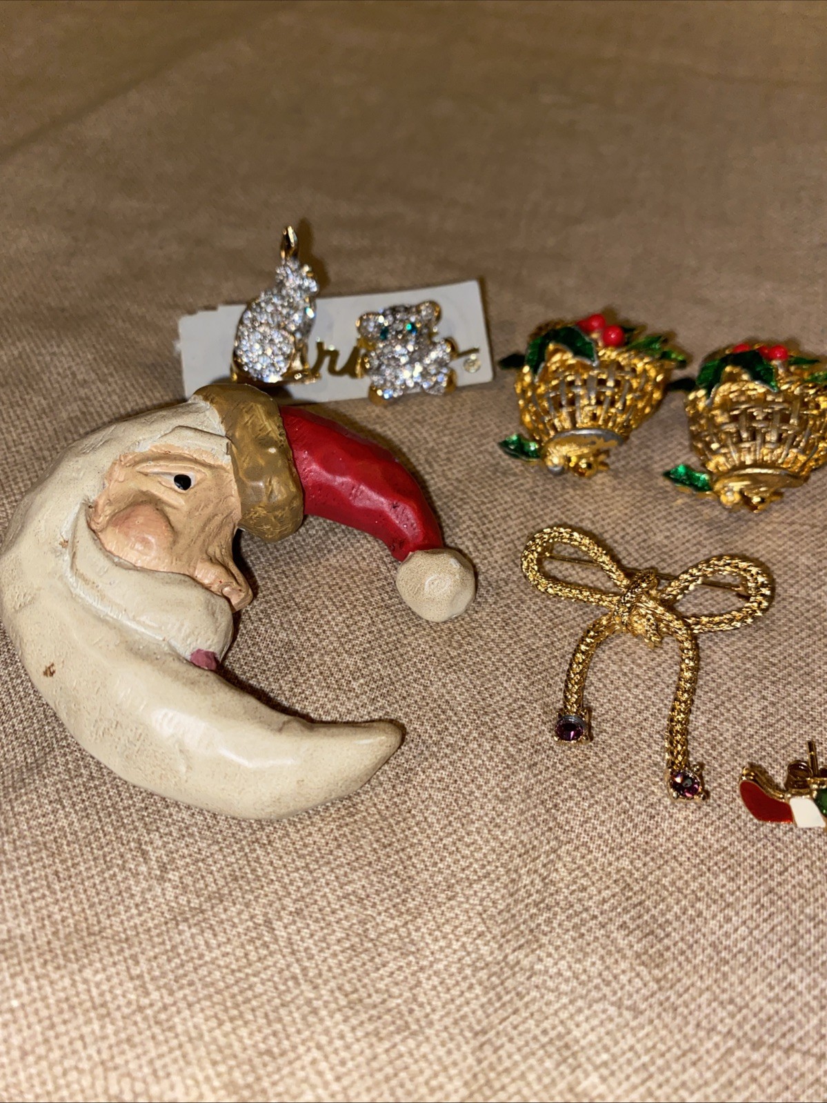 Lot Of 11 Vintage Avon Monet Christmas Costume Jewelry 1960-80’s Pins & Brooches