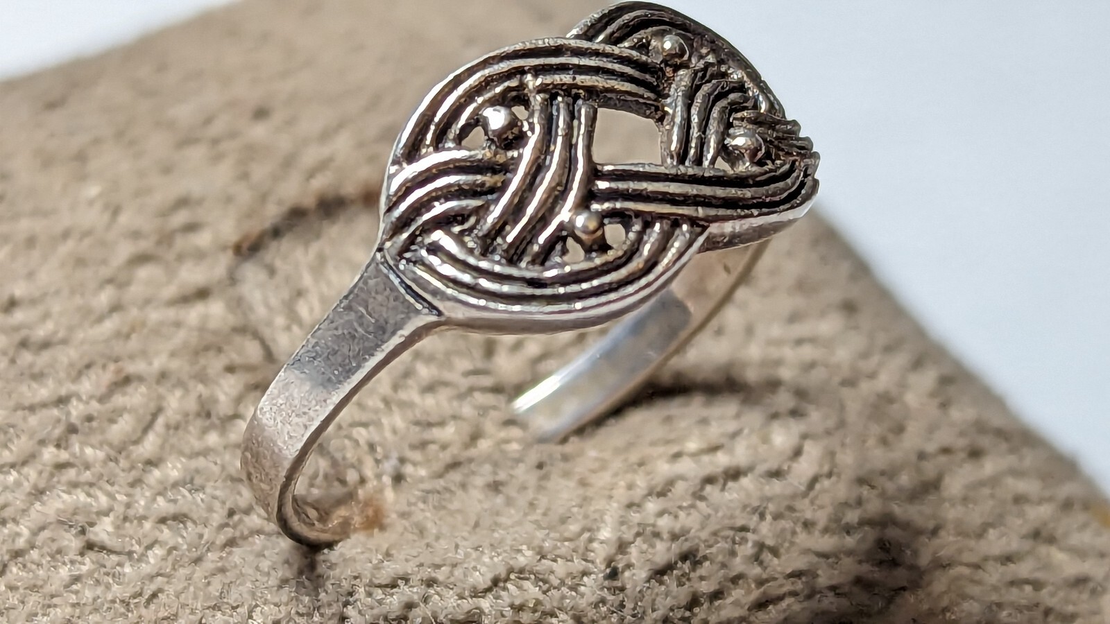 VINTAGE STERLING SILVER CELTIC RING ABOUT SIZE 8 1/4 HALLMARKED 925