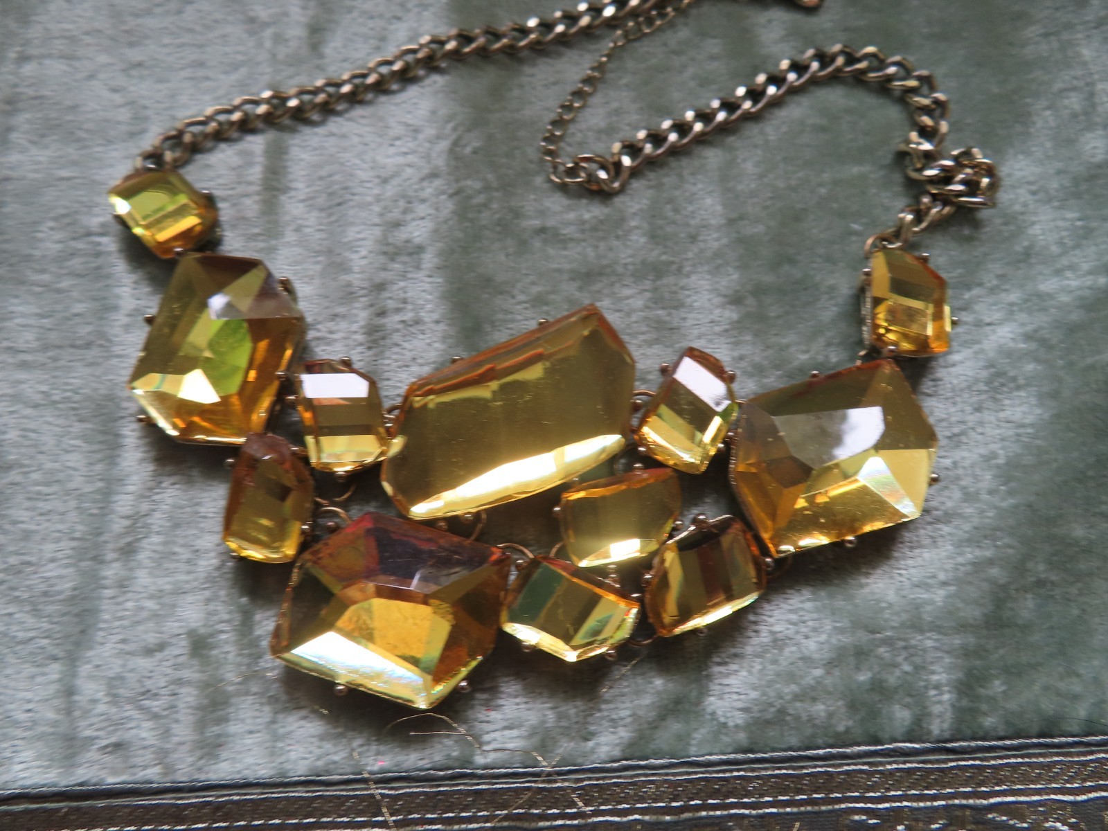 Large Yellow/Amber color Faceted Stone Cab Statement Necklace Gold Tone 22″ L84