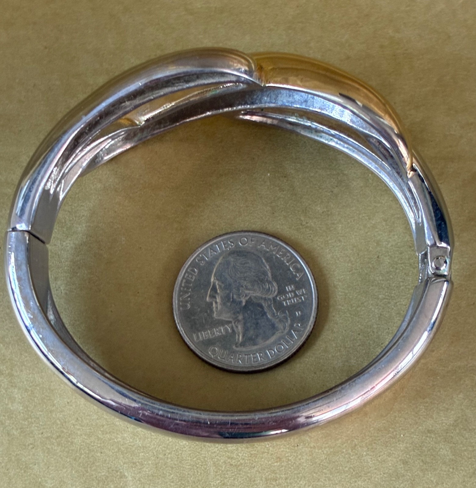 Vintage Modernist Gold & Silver Tone Hinged Bangle Bracelet Open Metal Swirl 8″