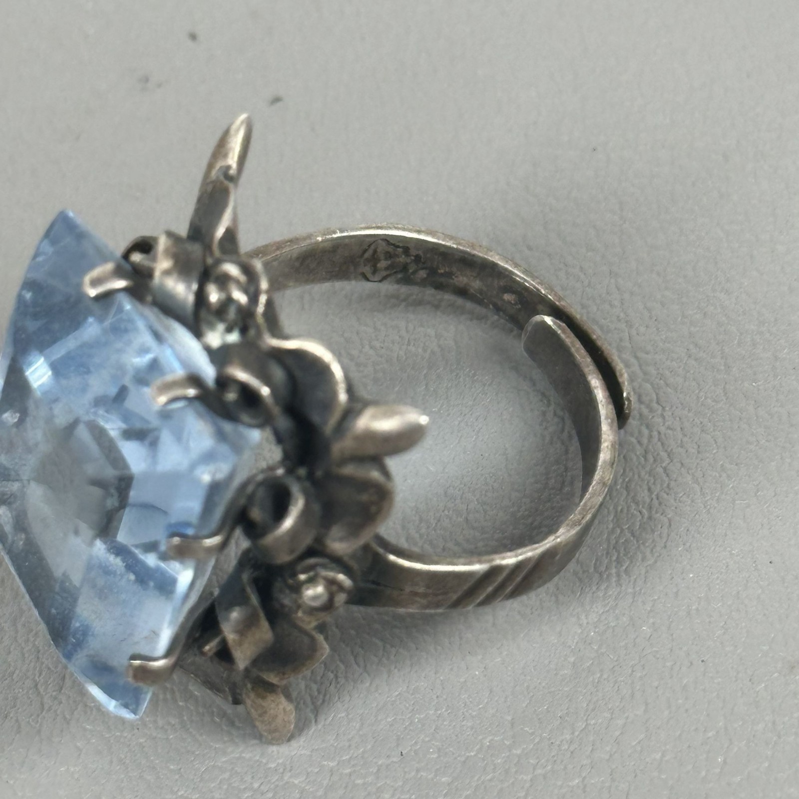 1940-70s Taxco Mexico Floral Sterling Silver Blue Crystal Glass Adjustable Ring