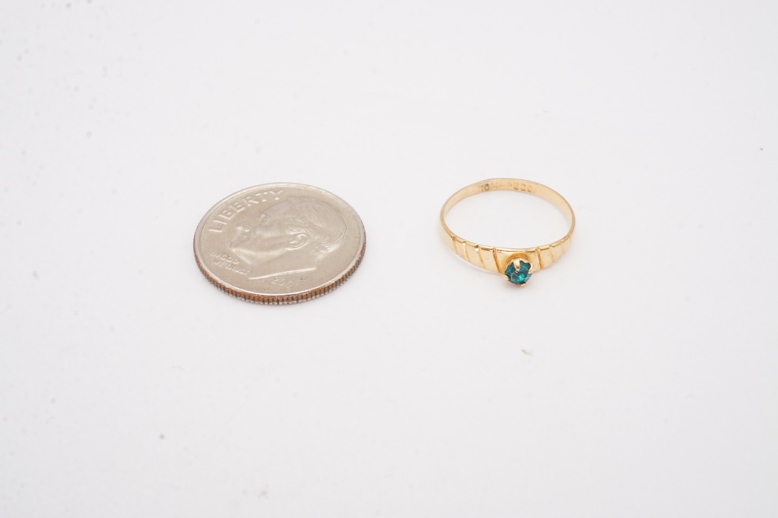 Vintage 10k Yellow Gold Green Glass Stone Childs Ring Size 2