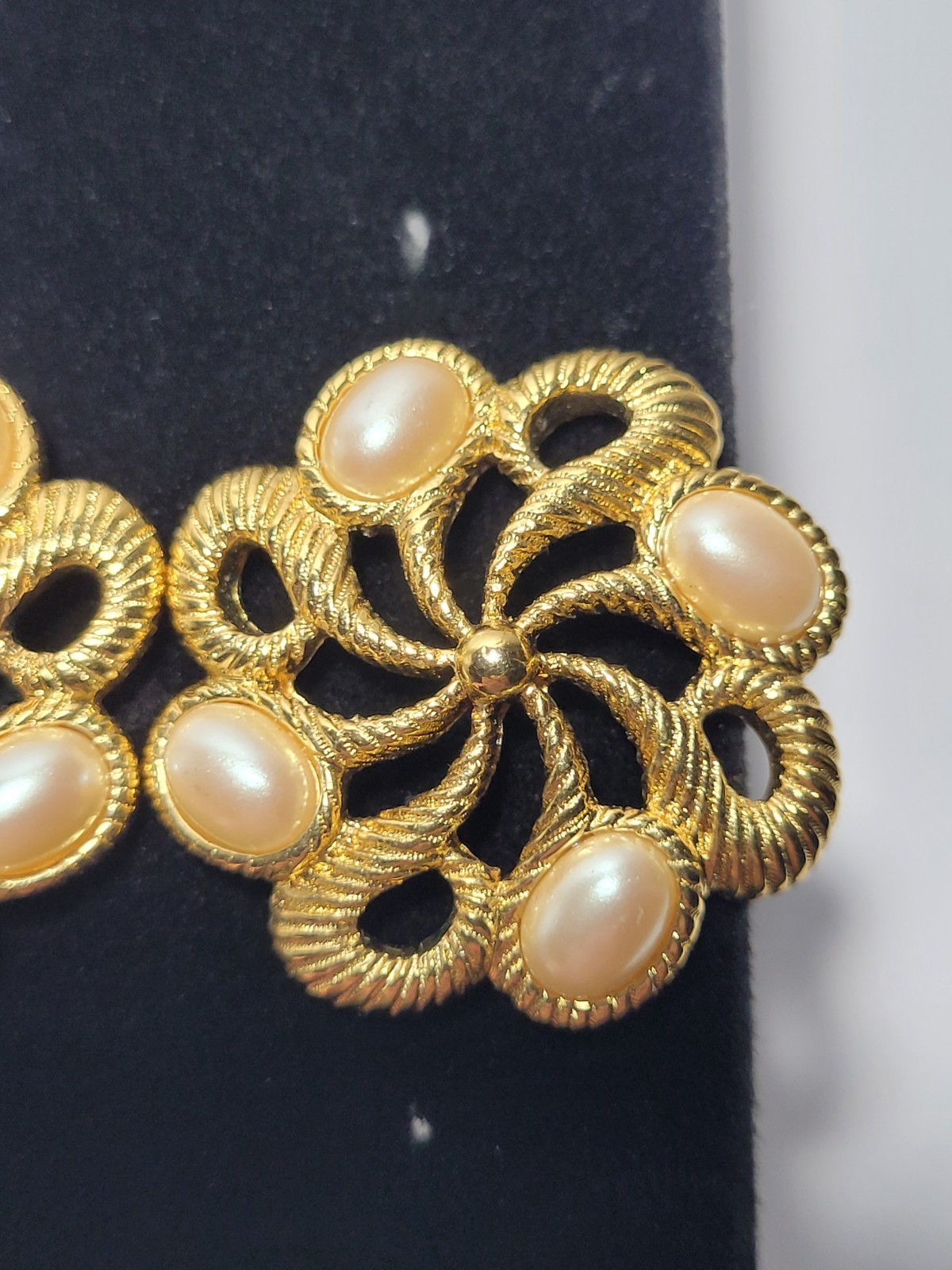 Vintage Yellow Gold-tone Faux Pearl Clip-On Earrings Fashion Costume Jewelry