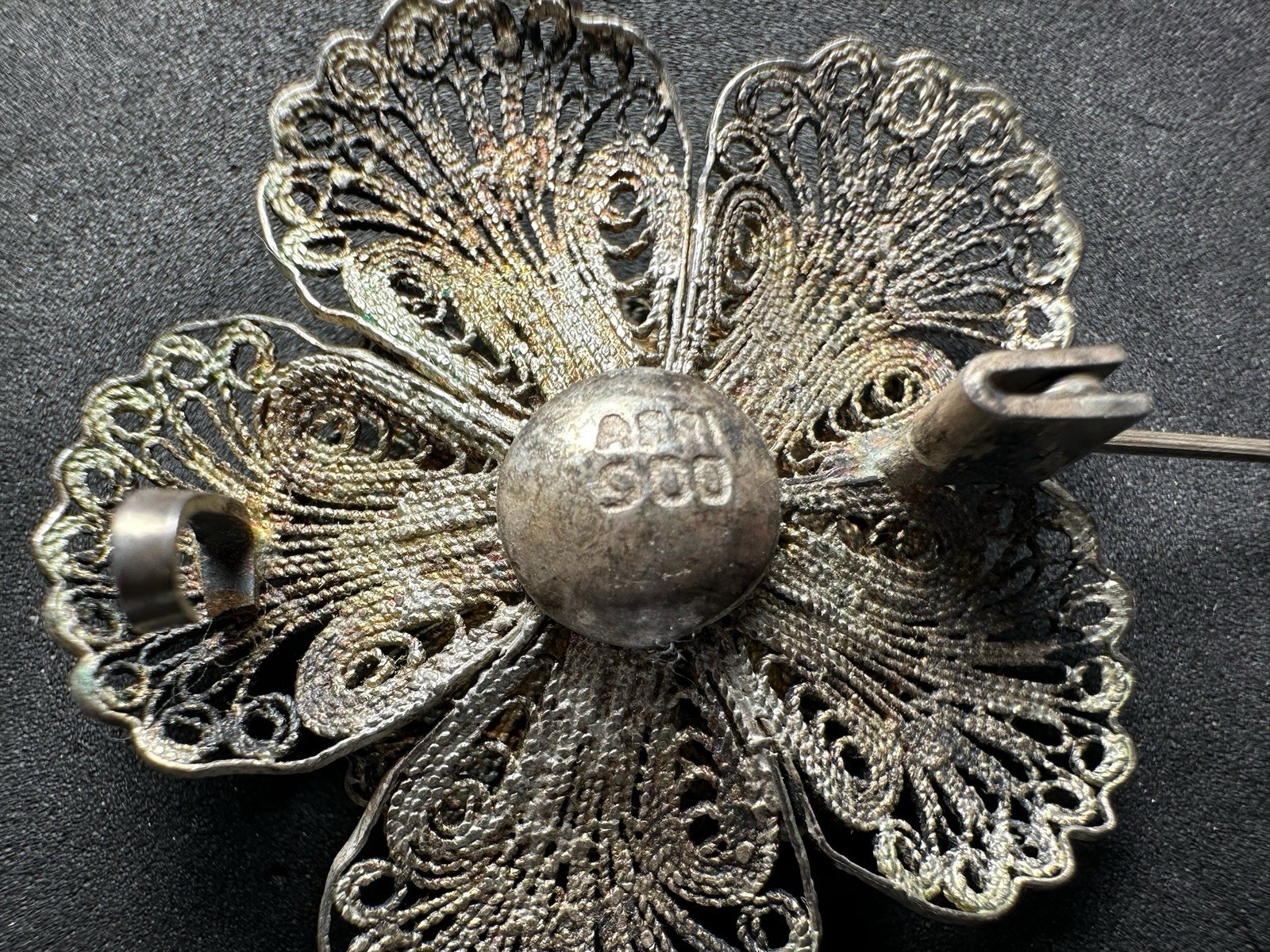 6.37g Vintage Silver Filigree Flower Brooch Gold Wash Tone Floral Pin