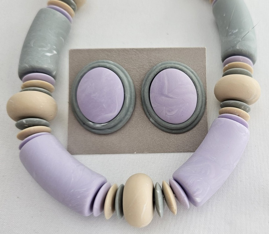 Avon ‘Sunbleached Colors’ Pierced Earrings and Choker Set – Lavender/Blue/Tan