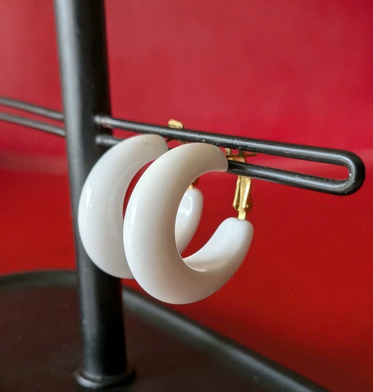 Vintage Classic TRIFARI Acrylic WHITE Hoop Gold Tone 1 ¼” Pierced Post Earrings
