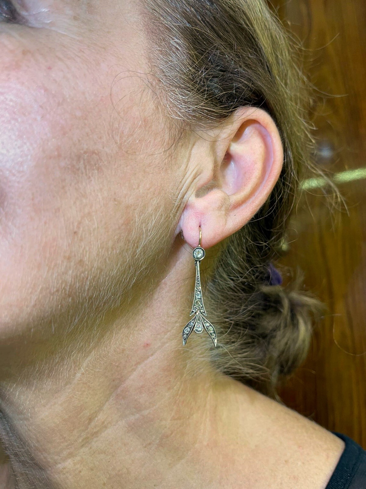 Antique Art Deco Circa 1920s 18k Gold Top Silver Natural Diamond Drop Earring