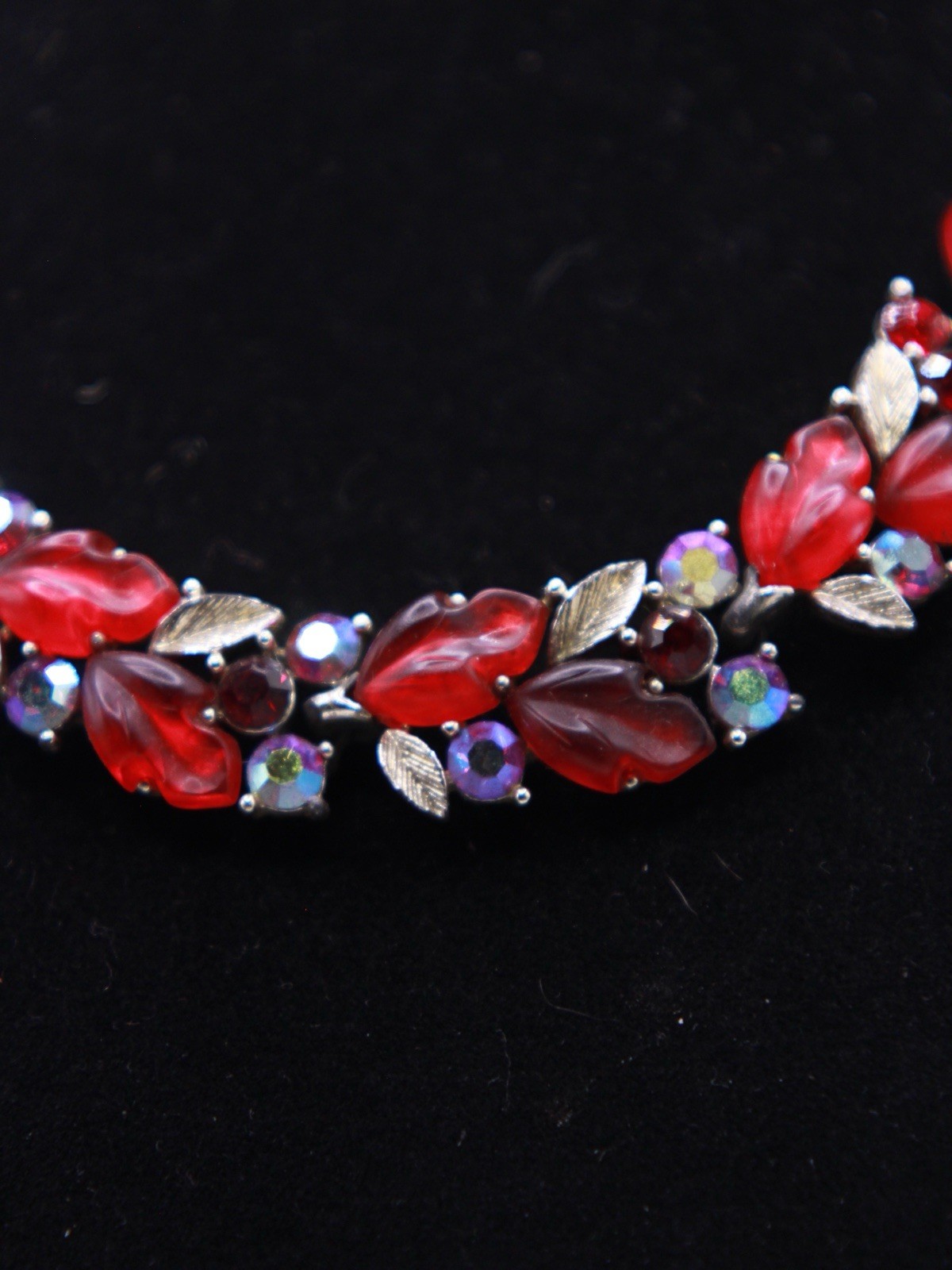 Vintage Lisner Red Oak Leaf Thermoset Rhinestone necklace 16”