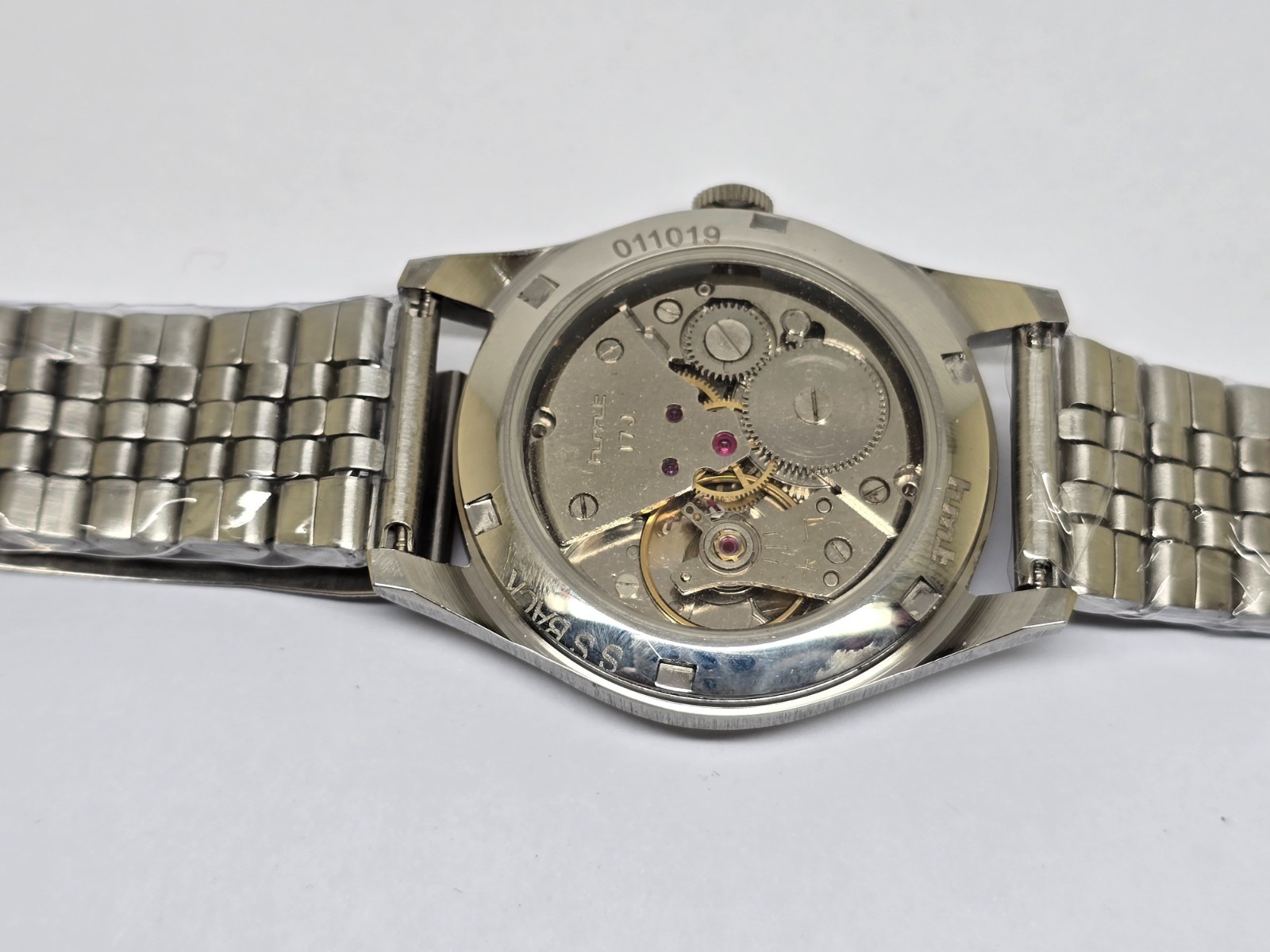 Vintage Hmt Pilot Black Dial 17 Jewels Mechanical hand winding Transparent Back