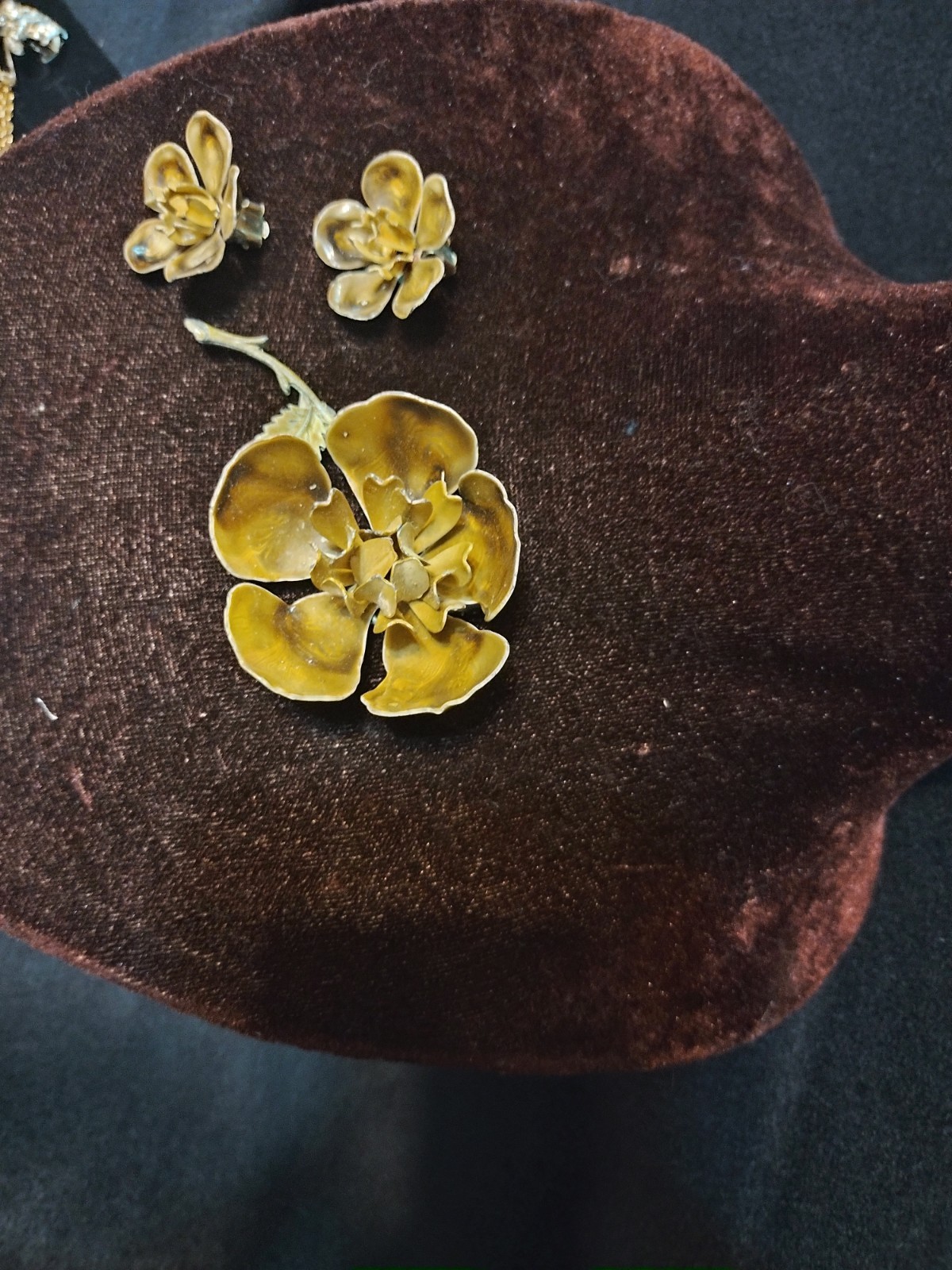 Beautiful Large 4″ Vintage Green Enamel Flower Brooch And Clip Earrings