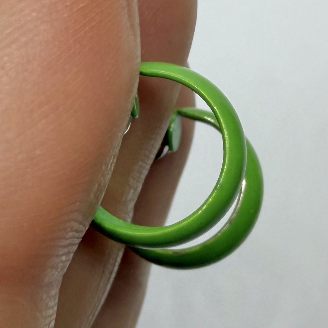 Vtg Retro Lime Green Enamel Petite Huggie Hoop Earrings Post