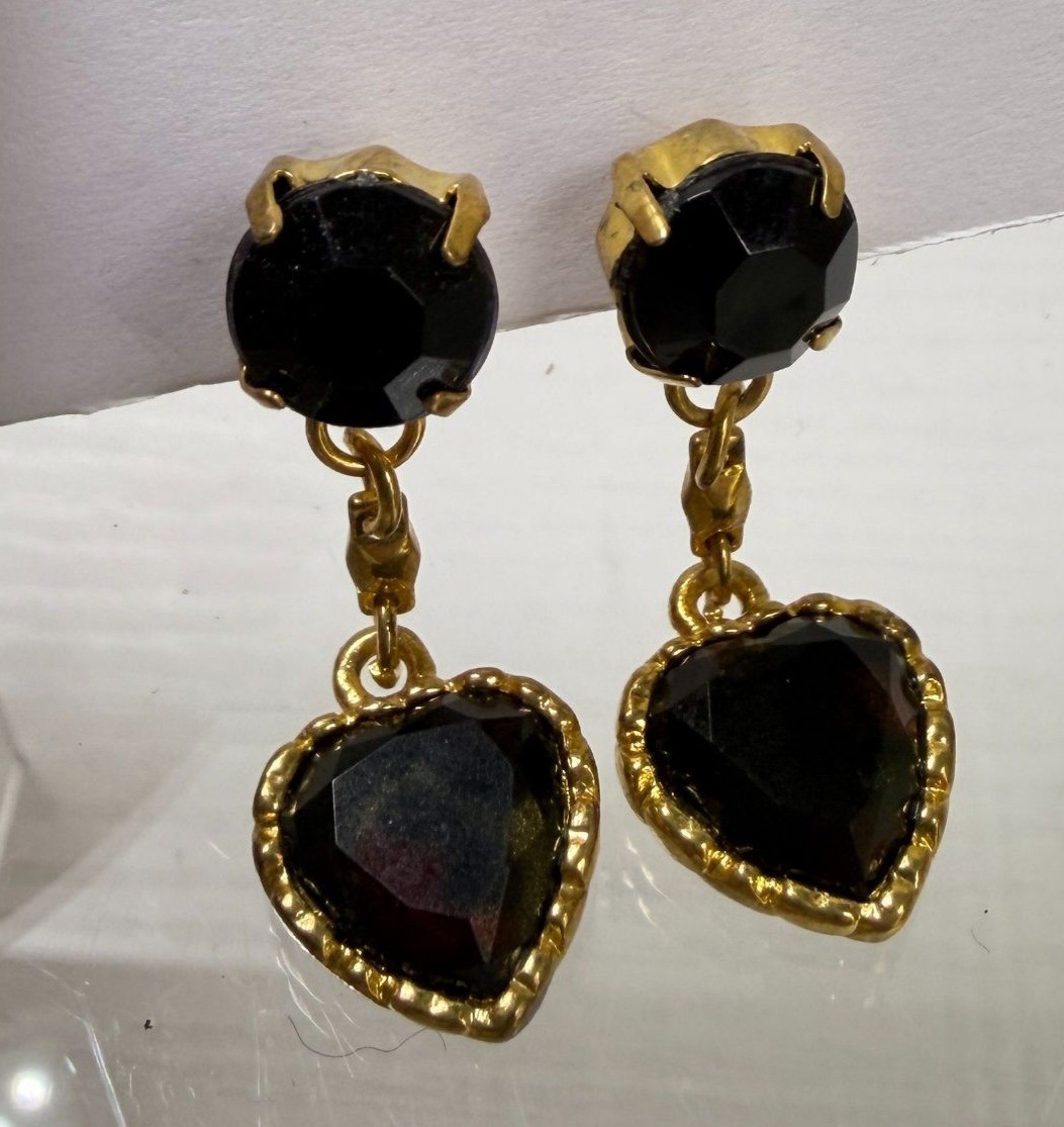 Vintage Faceted Black Heart Drop Earrings Gold Tone Dangle Elegant Classic Retro