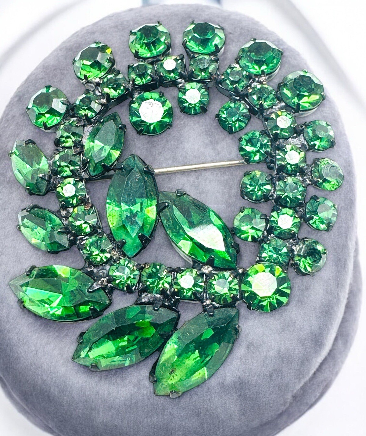 Vintage Weiss Signed Dark Green Rhinestone Brooch Pin Nice