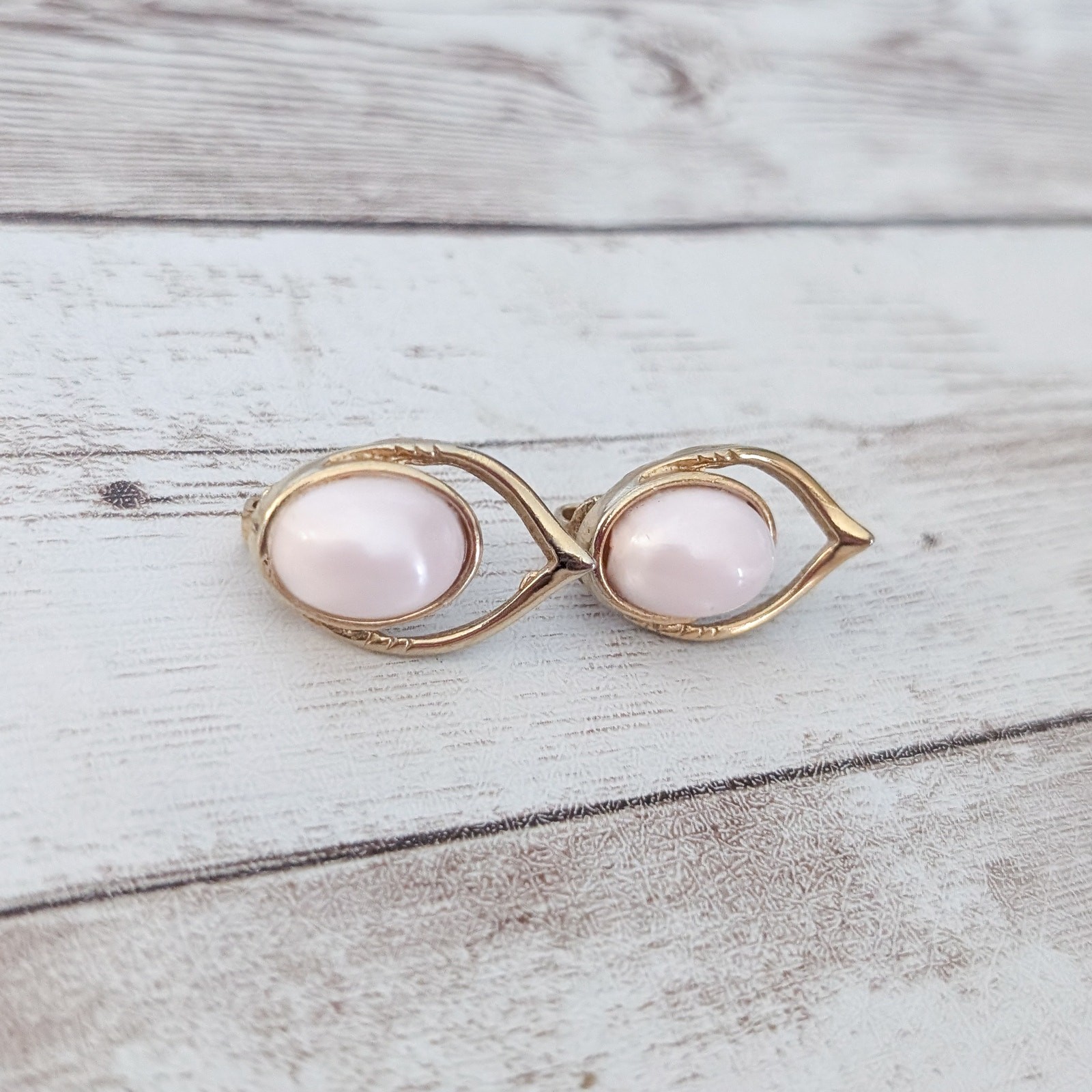Vintage Clip On Earrings Very Light Pink & Gold Tone