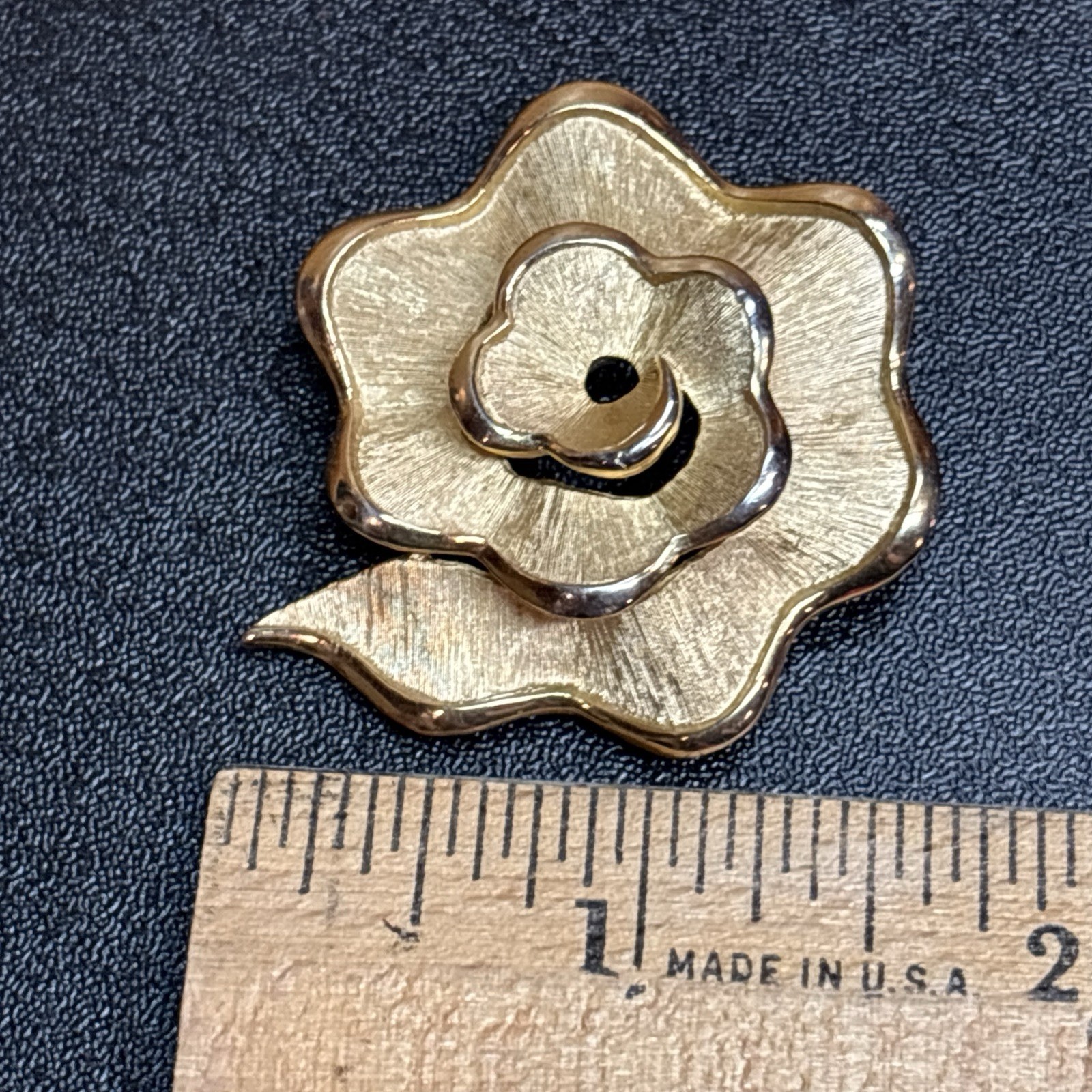 Vintage Crown Trifari Ribbon Rose Brushed Gold Brooch 1.5” Classy Swirl