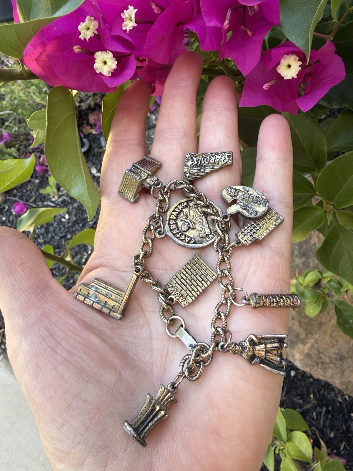 Vintage Las Vegas Casino Hotel Charm Bracelet with 9 Charms Silver Tone 7″ L